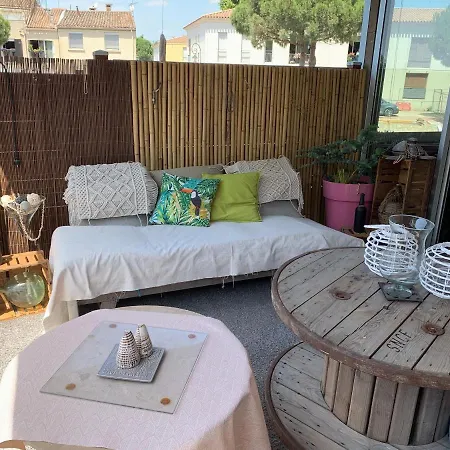 Botel Peniche Aqualoft B&B - Canal View Aigues-Mortes