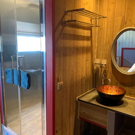 Peniche Aqualoft B&B - Canal View Botel *